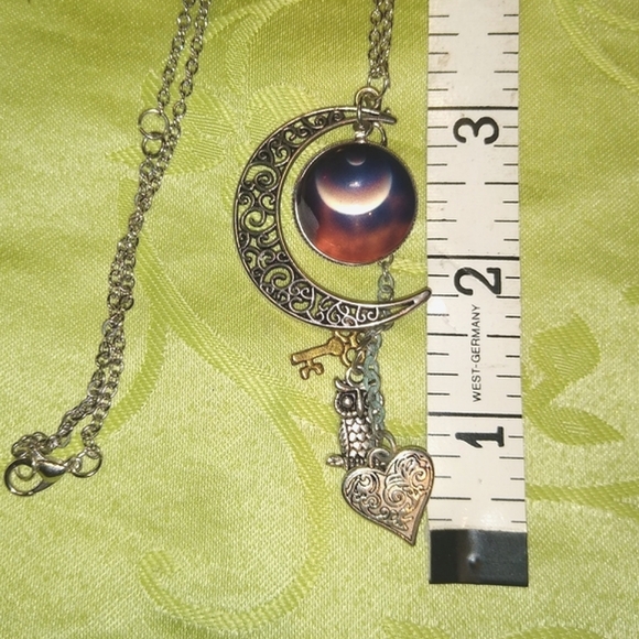 Galaxy Moon, Owl, Key, Heart Resin Pendant - Picture 6 of 10